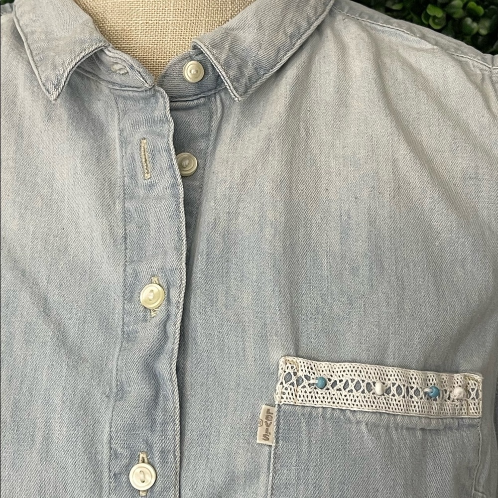 Levi’s Top - Picture 8 of 9